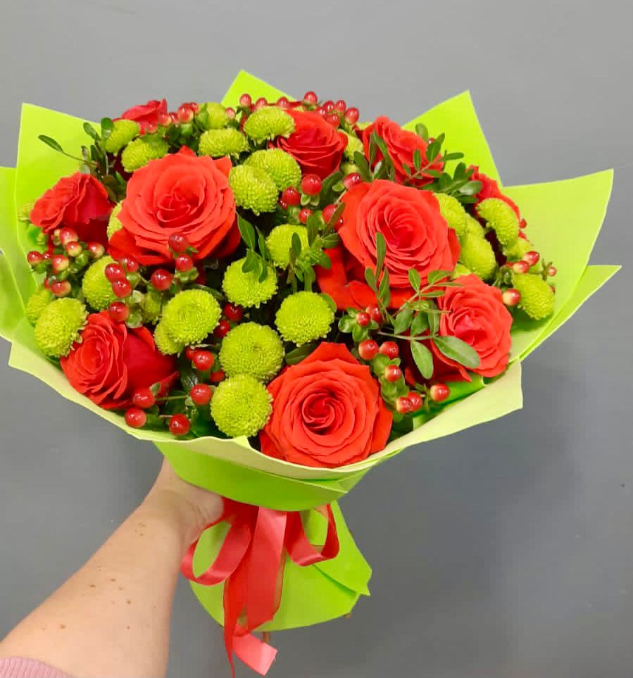 Букет цветов из: Хризантемы и Розы в Белушью Губу