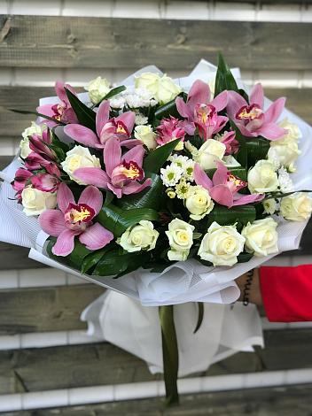 Букет цветов из: Розы и Хризантемы в Белушью Губу