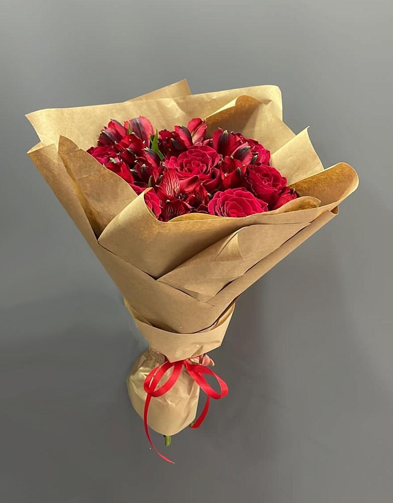 Букет цветов из: Альстромерии и Розы в Белушью Губу