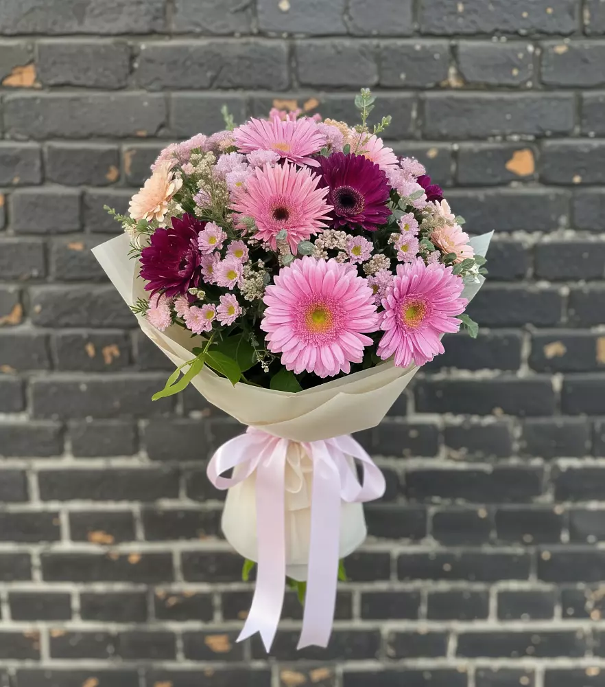 Букет цветов из: Герберы и Хризантемы в Белушью Губу
