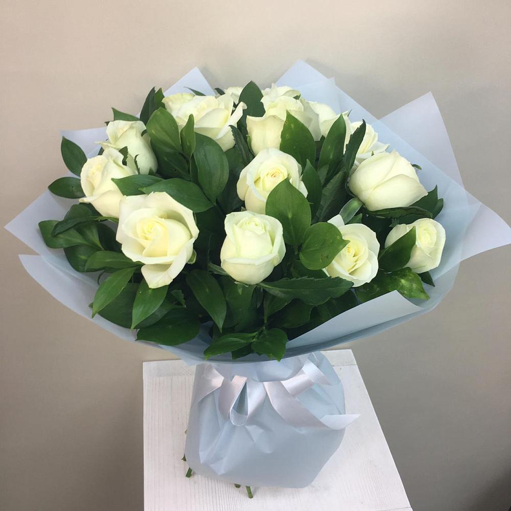 Букет 15 Белых роз Проуд в Белушью Губу