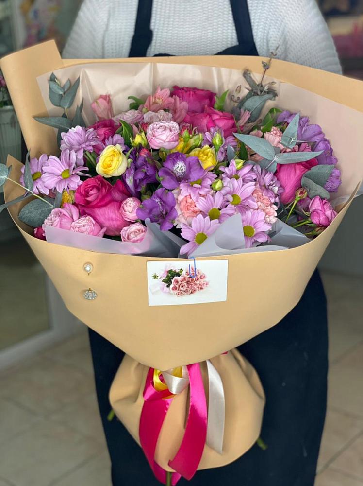 Букет цветов из: Хризантемы, Гвоздики и Альстромерии в Белушью Губу