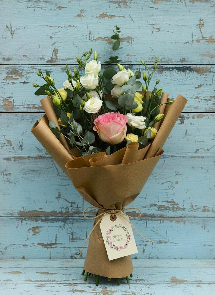 Букет цветов из: Розы и Лизиантусы в Белушью Губу