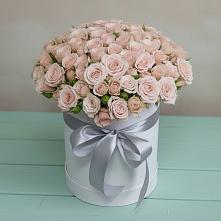 Цветочная композиция из Розы в шляпной коробке в Белушью Губу