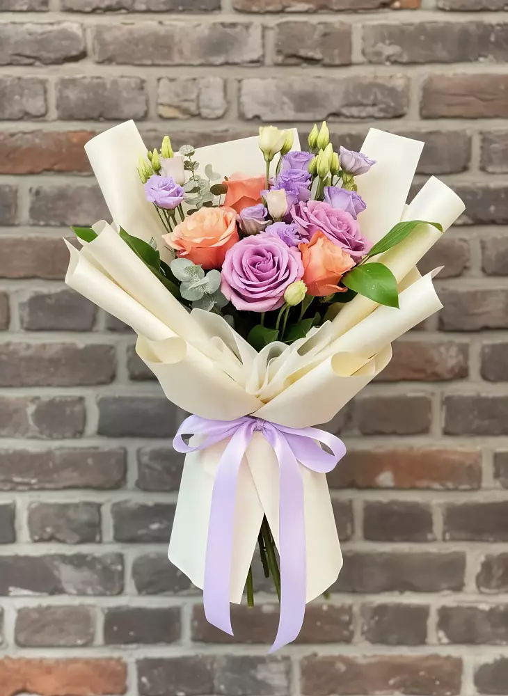 Букет цветов из: Лизиантусы и Розы в Белушью Губу