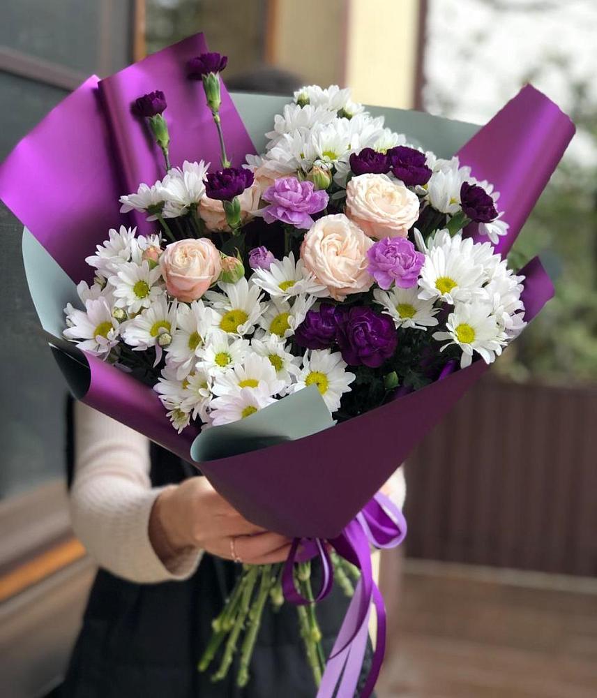 Букет цветов из: Хризантемы, Гвоздики и Розы в Белушью Губу