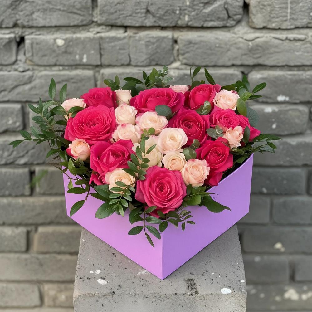 Цветочная композиция из Розы в коробке в Белушью Губу