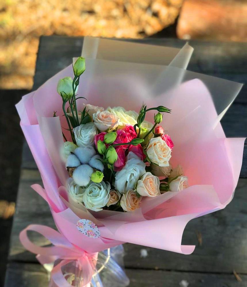 Букет цветов из: Розы и Лизиантусы в Белушью Губу