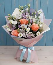Букет цветов из:  Лизиантусы, Розы, Альстромерии и Гипсофила в Белушью Губу