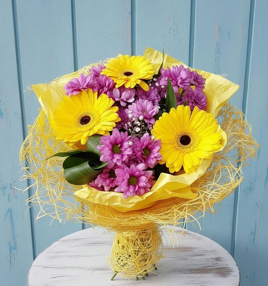 Букет цветов из: Хризантемы и Герберы в Белушью Губу