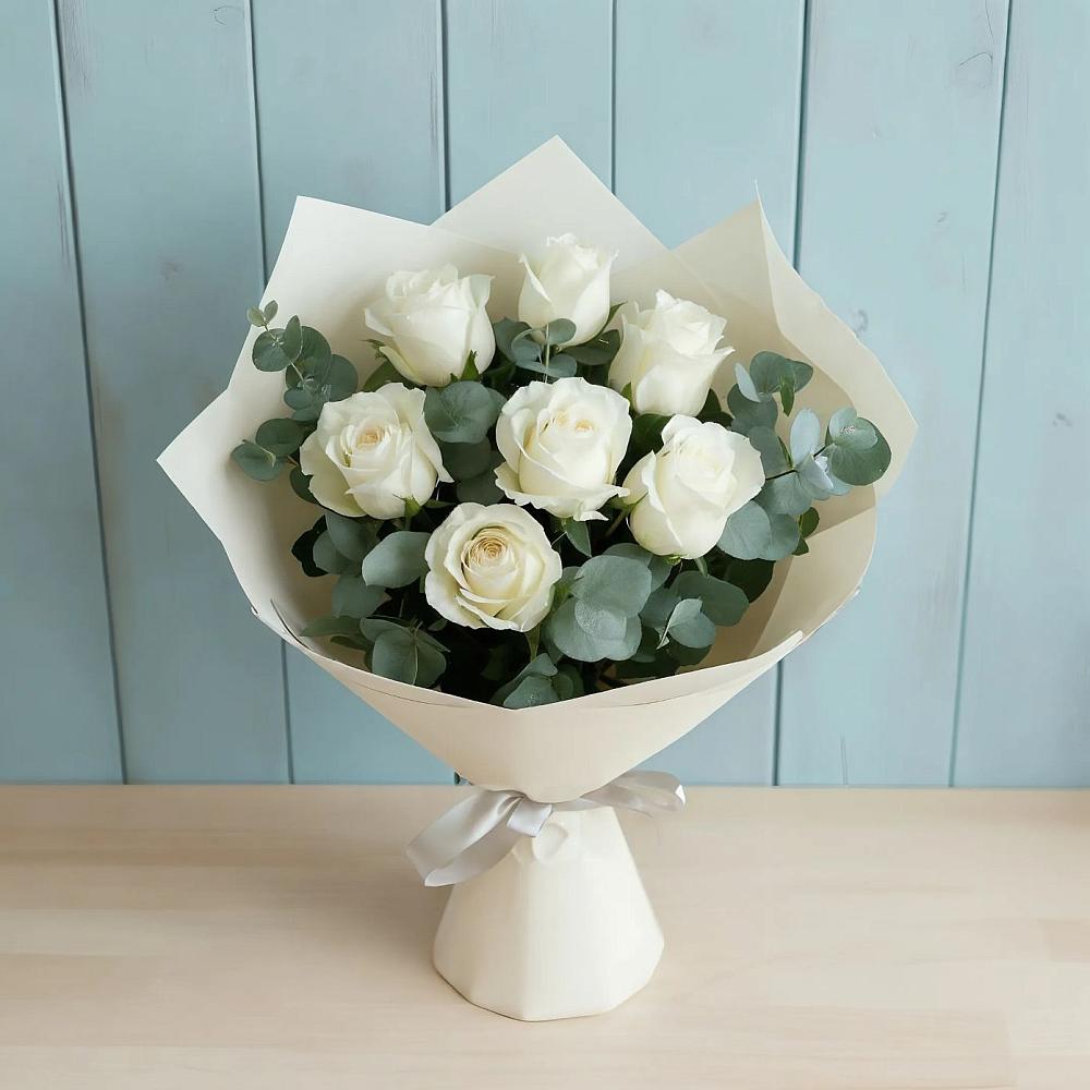 Букет Белые розы в Эвкалипте в Белушью Губу