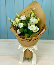 Букет цветов из:  Хризантемы и Лизиантусы в Белушью Губу