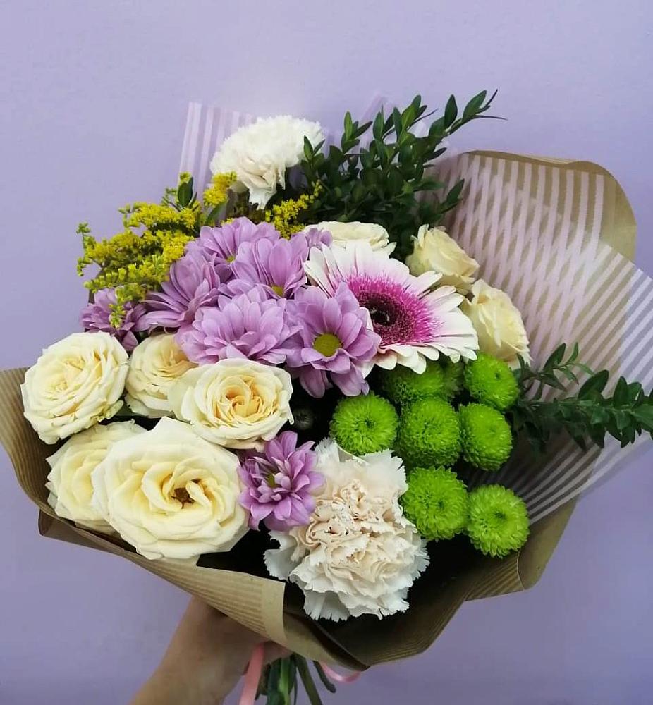 Букет цветов из: Хризантемы, Розы, Гвоздики и Герберы в Белушью Губу