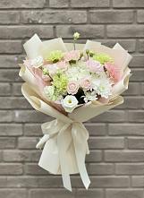 Букет цветов из:  Гвоздики, Розы, Лизиантусы и Хризантемы в Белушью Губу