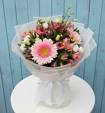 Букет цветов из:  Герберы, Альстромерии и Лизиантусы в Белушью Губу