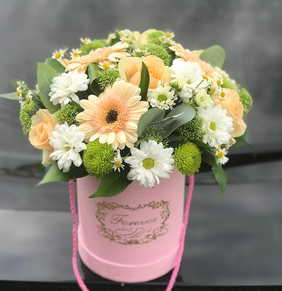 Цветочная композиция из Розы, Герберы и Хризантемы в шляпной коробке в Белушью Губу