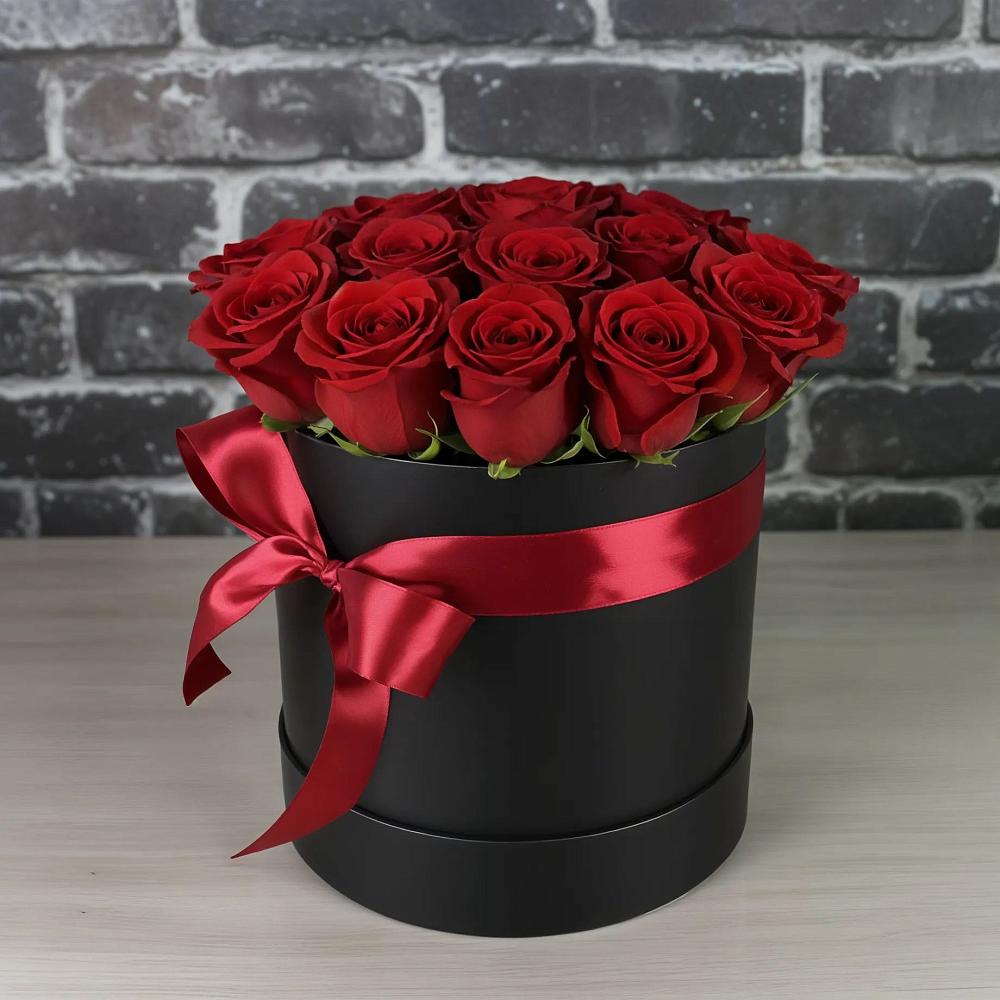 Цветочная композиция из Розы в шляпной коробке в Белушью Губу