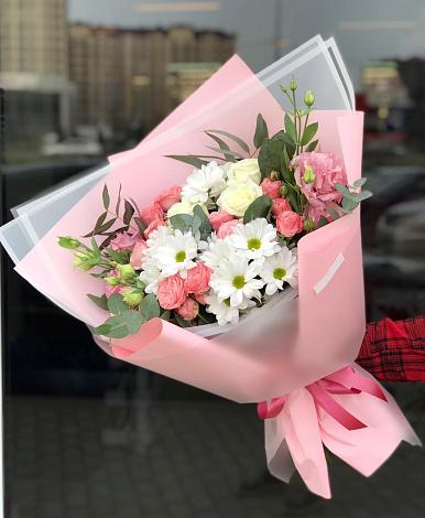Букет цветов из: Розы, Лизиантусы и Хризантемы в Белушью Губу