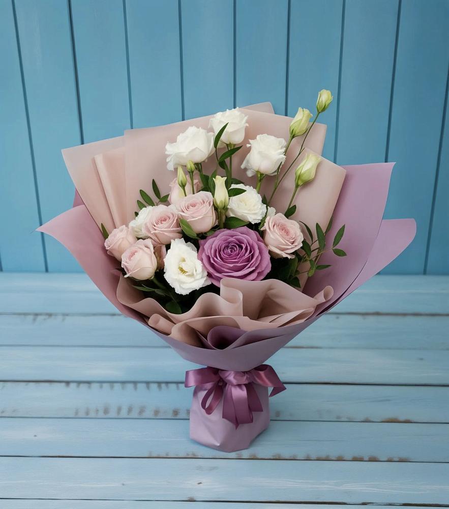 Букет цветов из: Розы и Лизиантусы в Белушью Губу